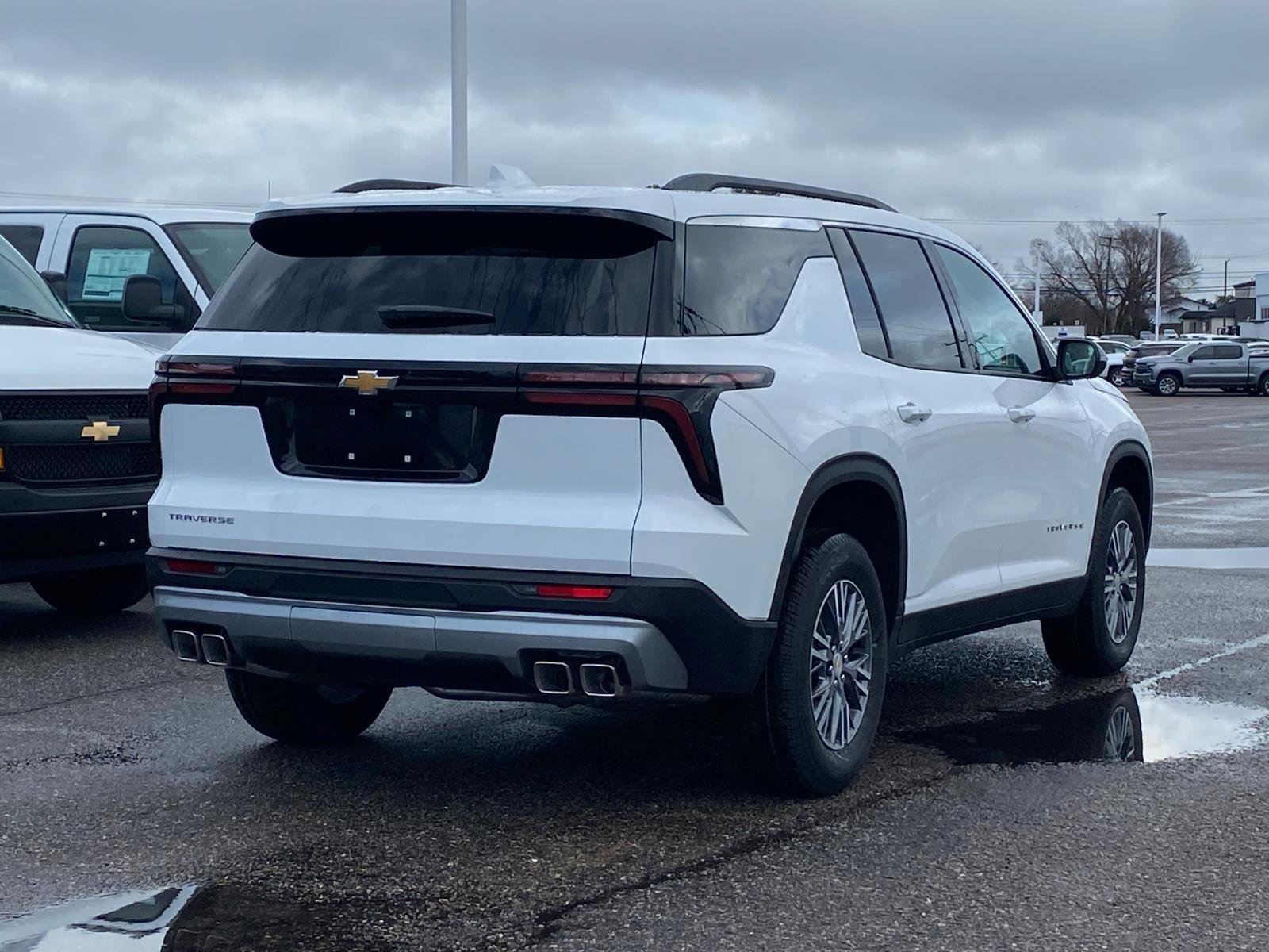 New 2026 Chevrolet Traverse LT w/ LPO, Floor Liner Package FWD image 3