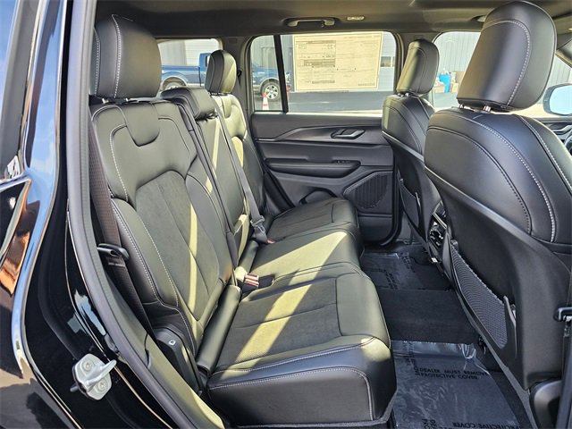 New 2025 Jeep Grand Cherokee Altitude image 14