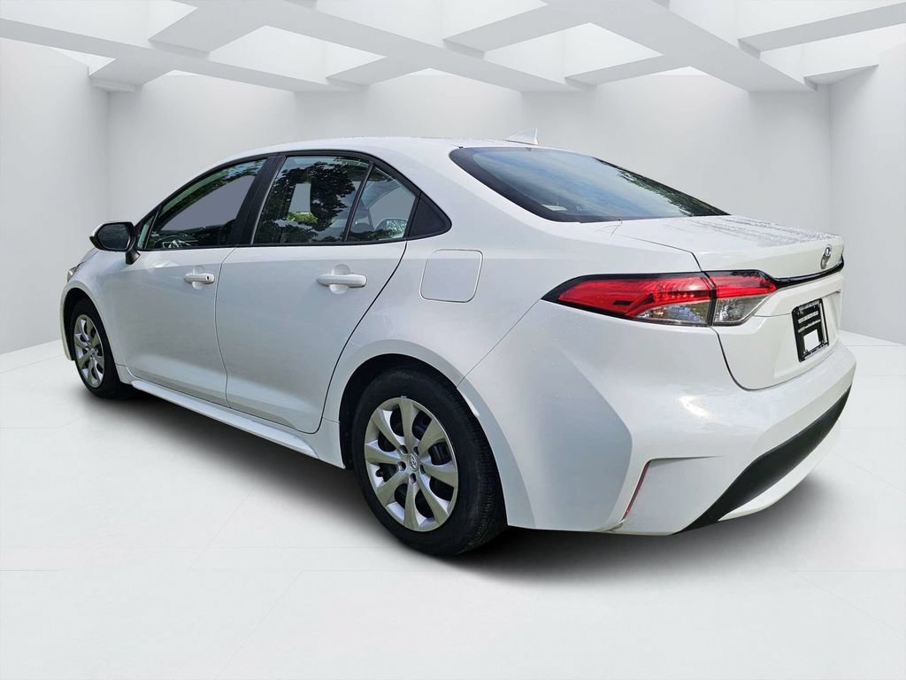 Used 2022 Toyota Corolla LE FWD image 5