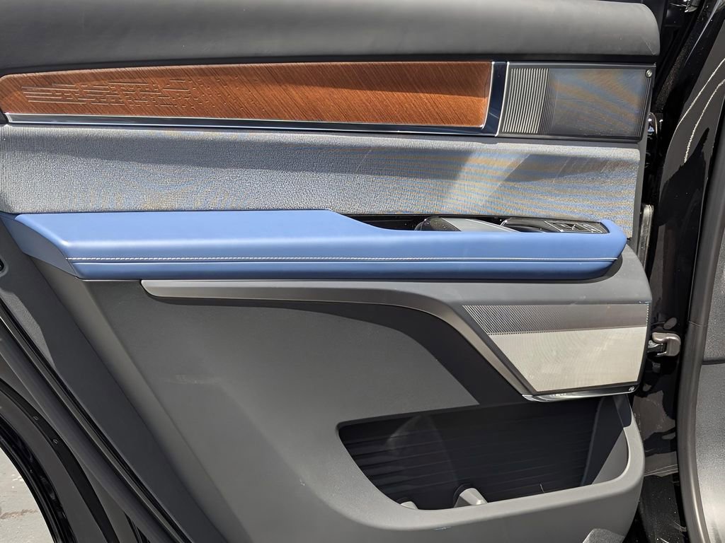 New 2026 Cadillac Vistiq Premium Luxury AWD/4WD image 13