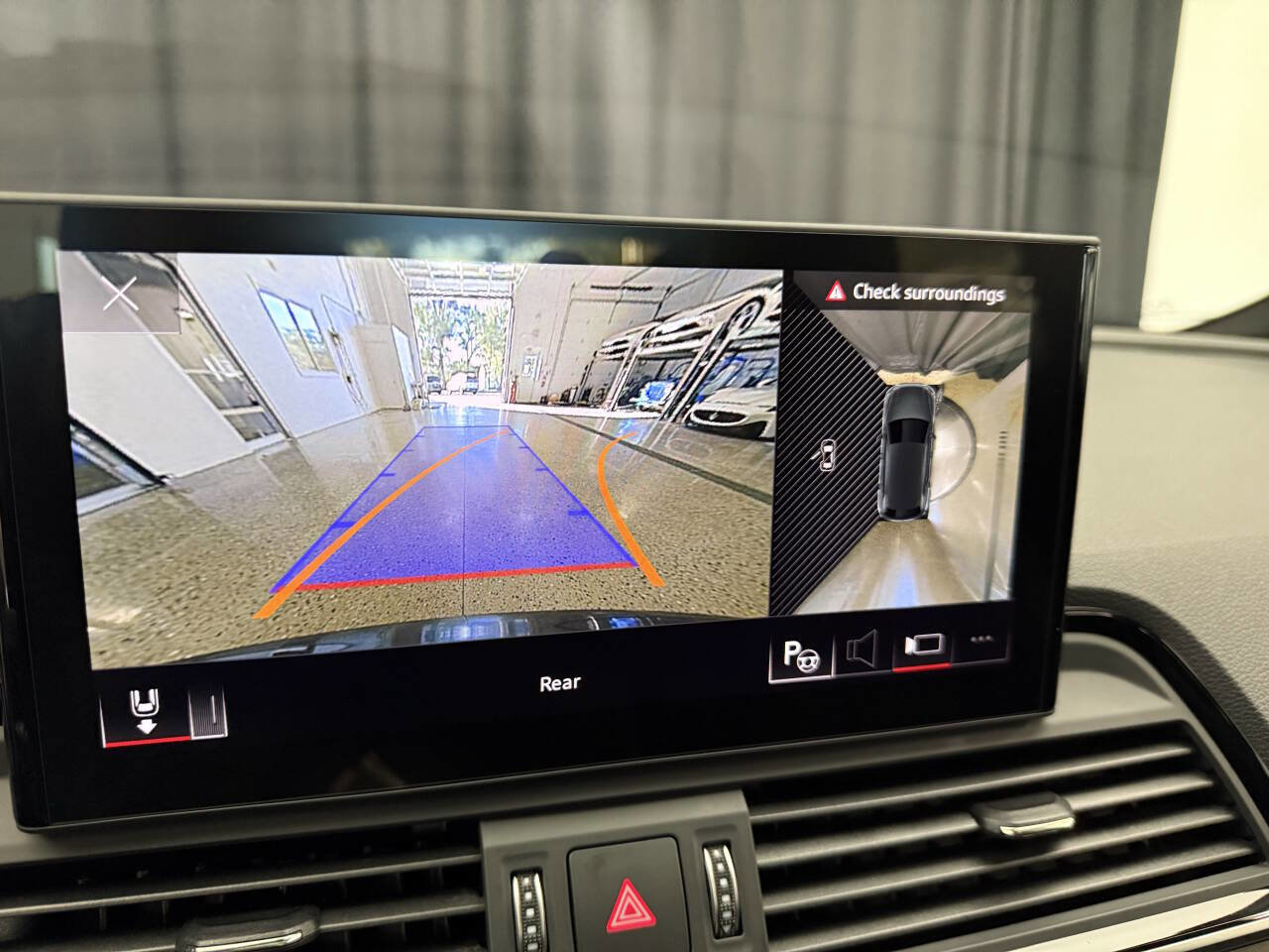 Used 2024 Audi Q5 e Prestige w/ Prestige Package image 17