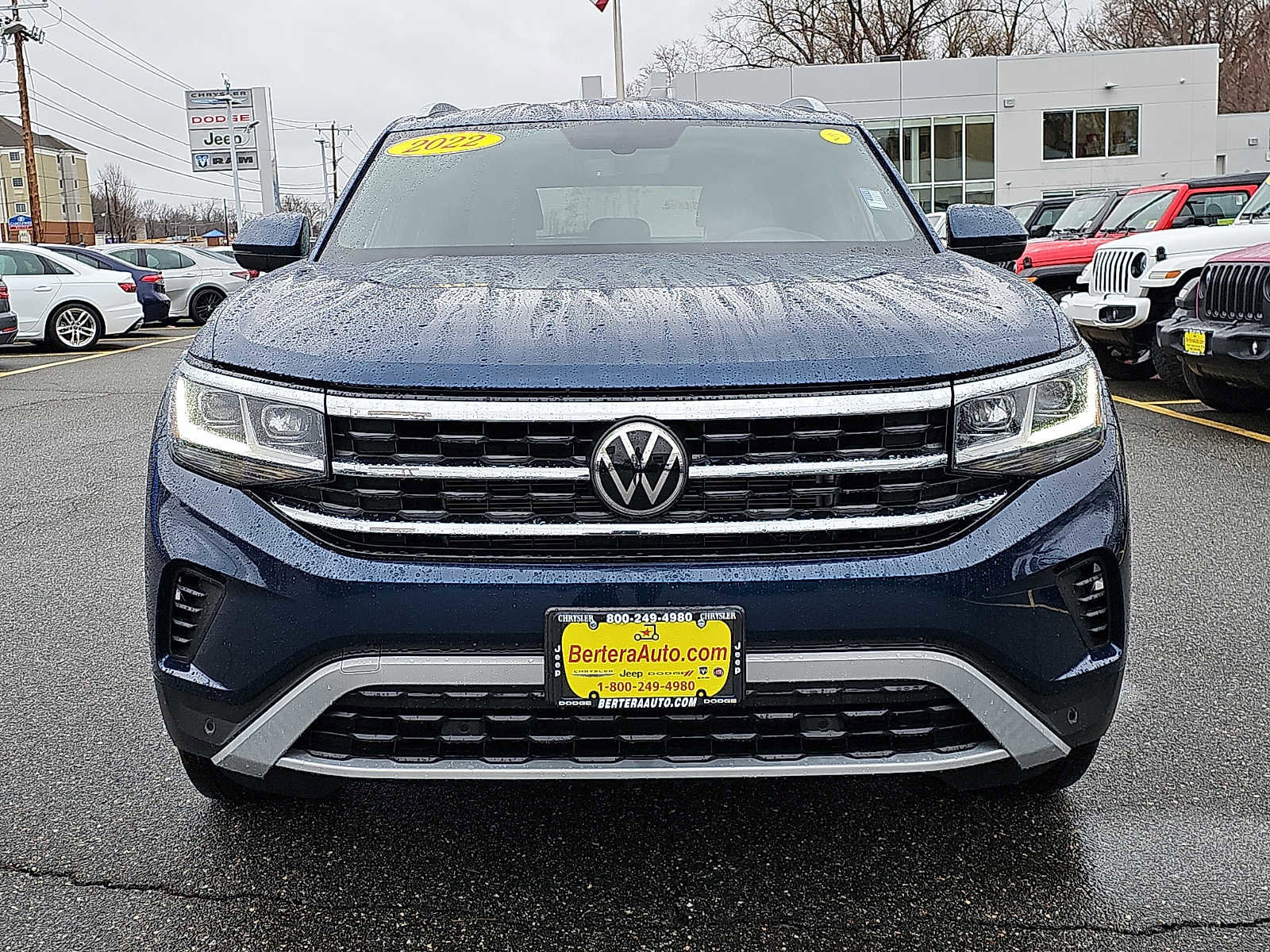 Used 2022 Volkswagen Atlas Cross Sport SE image 2