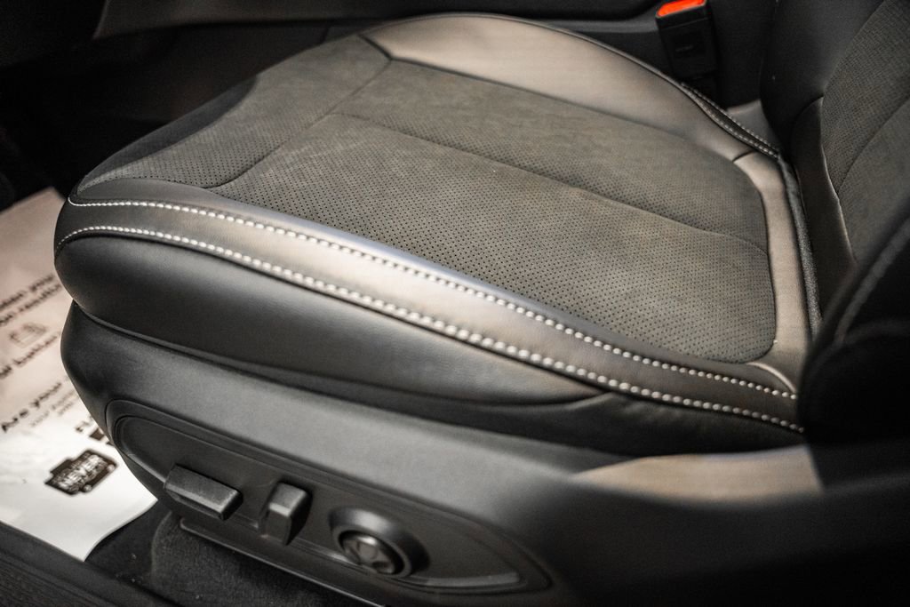 New 2025 Jeep Grand Cherokee Altitude image 34