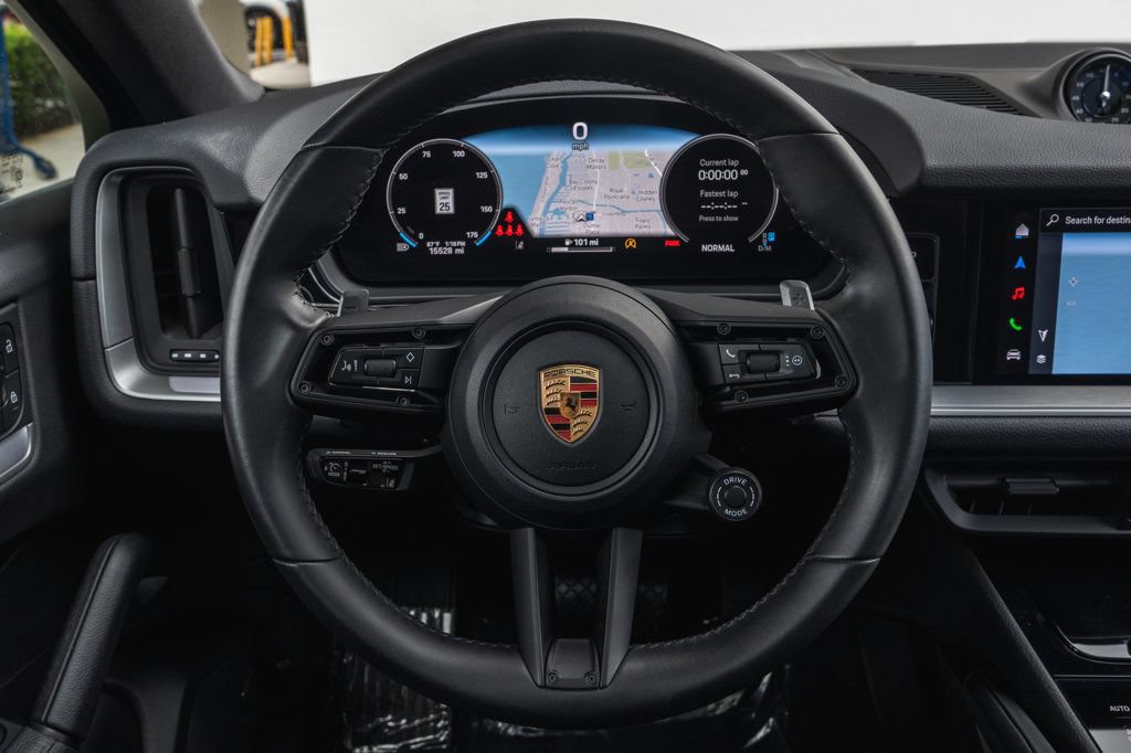 Used 2025 Porsche Cayenne Coupe AWD/4WD image 16