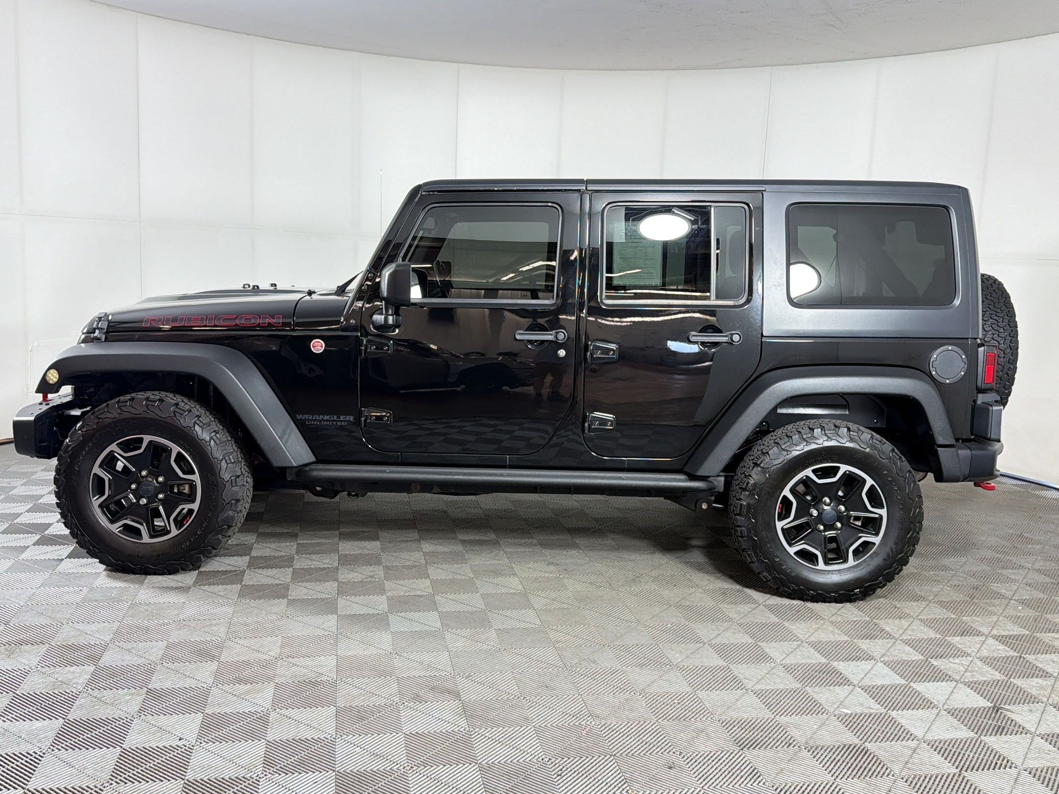 Used 2017 Jeep Wrangler Unlimited Rubicon AWD/4WD image 2