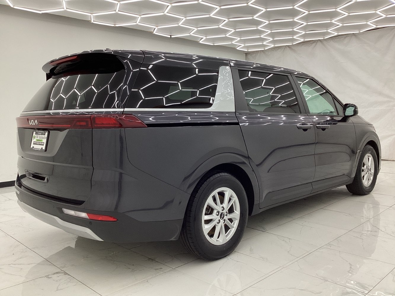 Used 2024 Kia Carnival LX FWD image 11