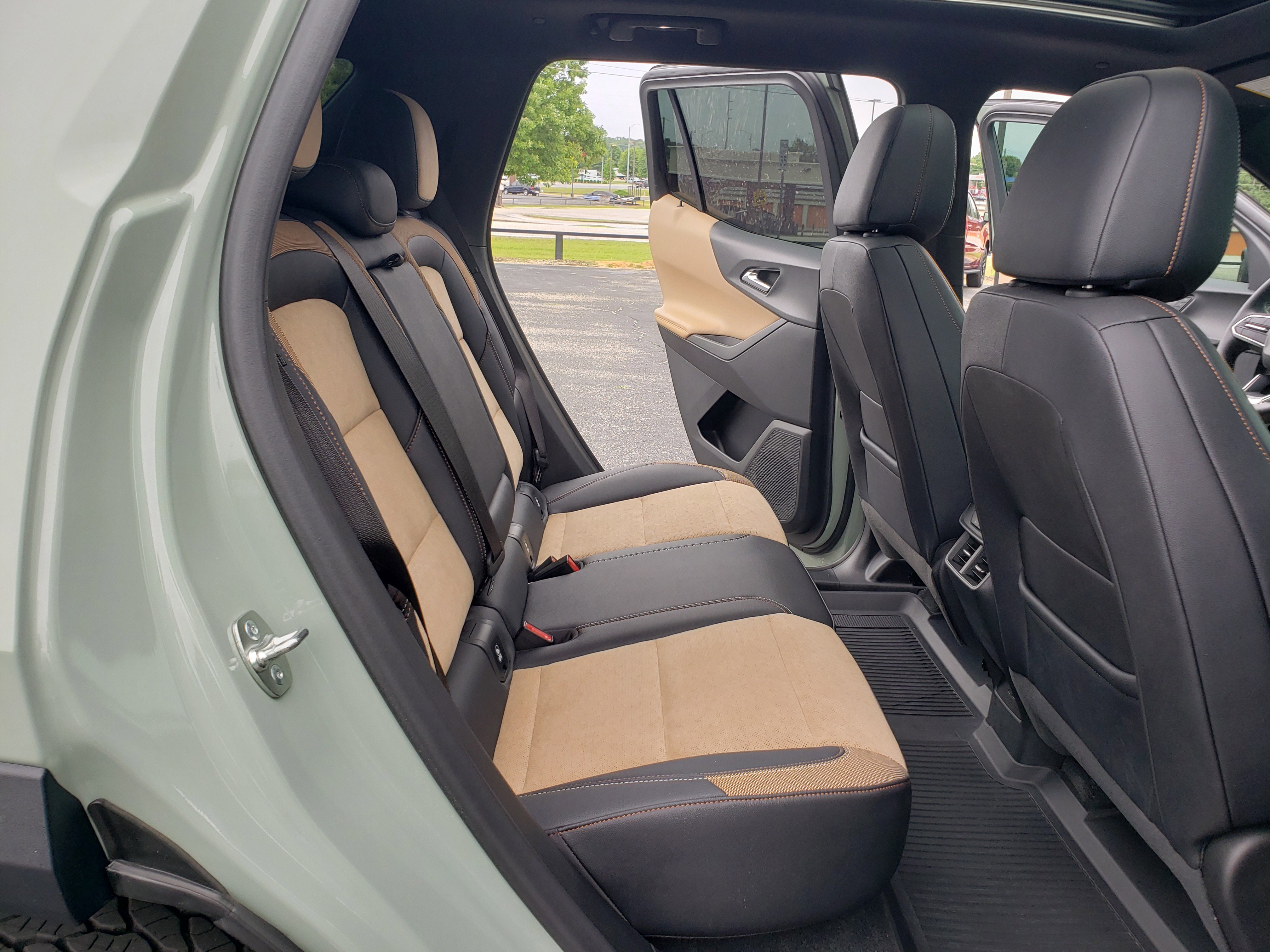 Used 2025 Chevrolet Equinox ACTIV w/ Safety and Technology Package FWD image 34