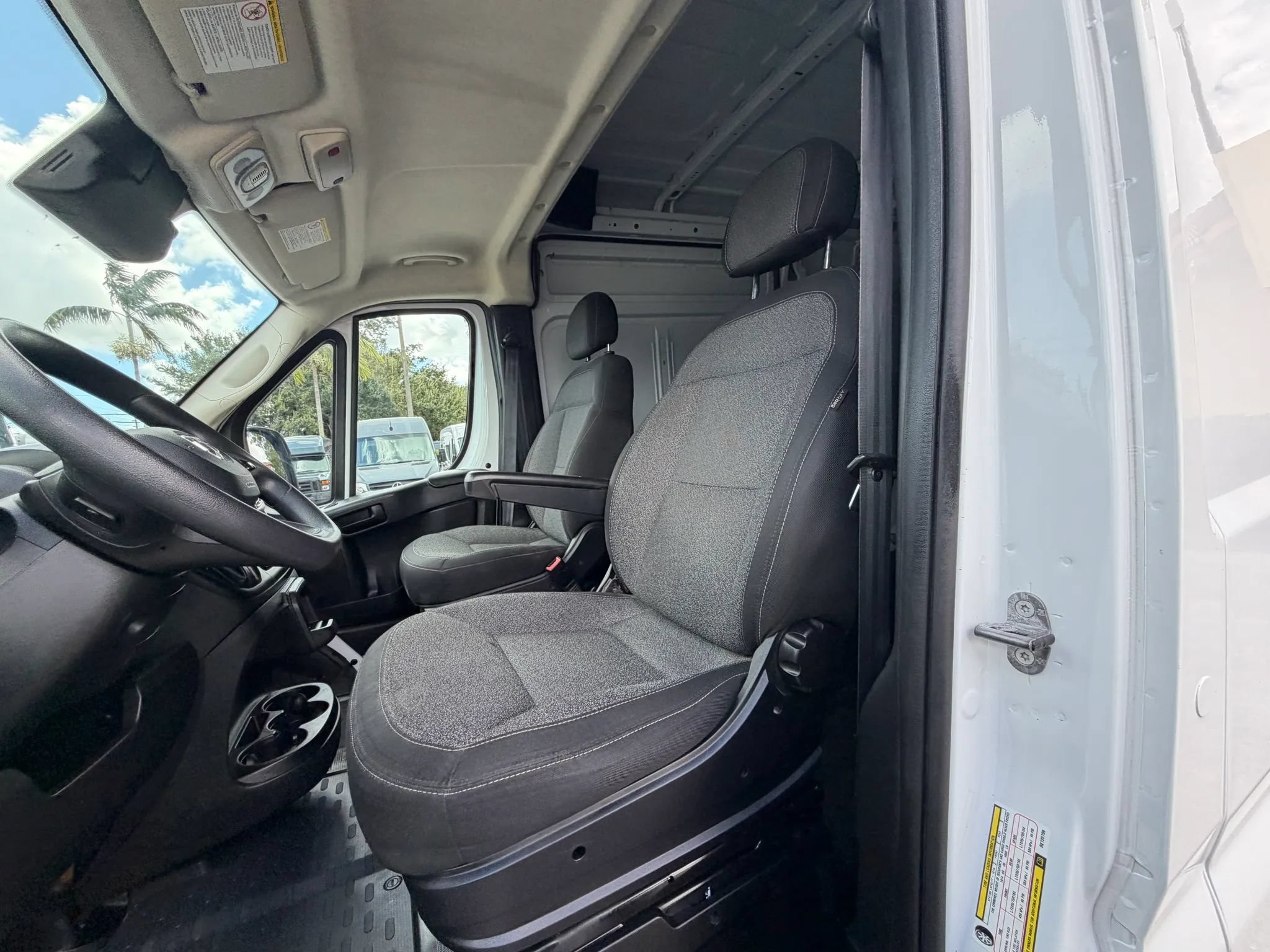 Used 2024 RAM ProMaster 2500 w/ Convenience Group FWD image 14