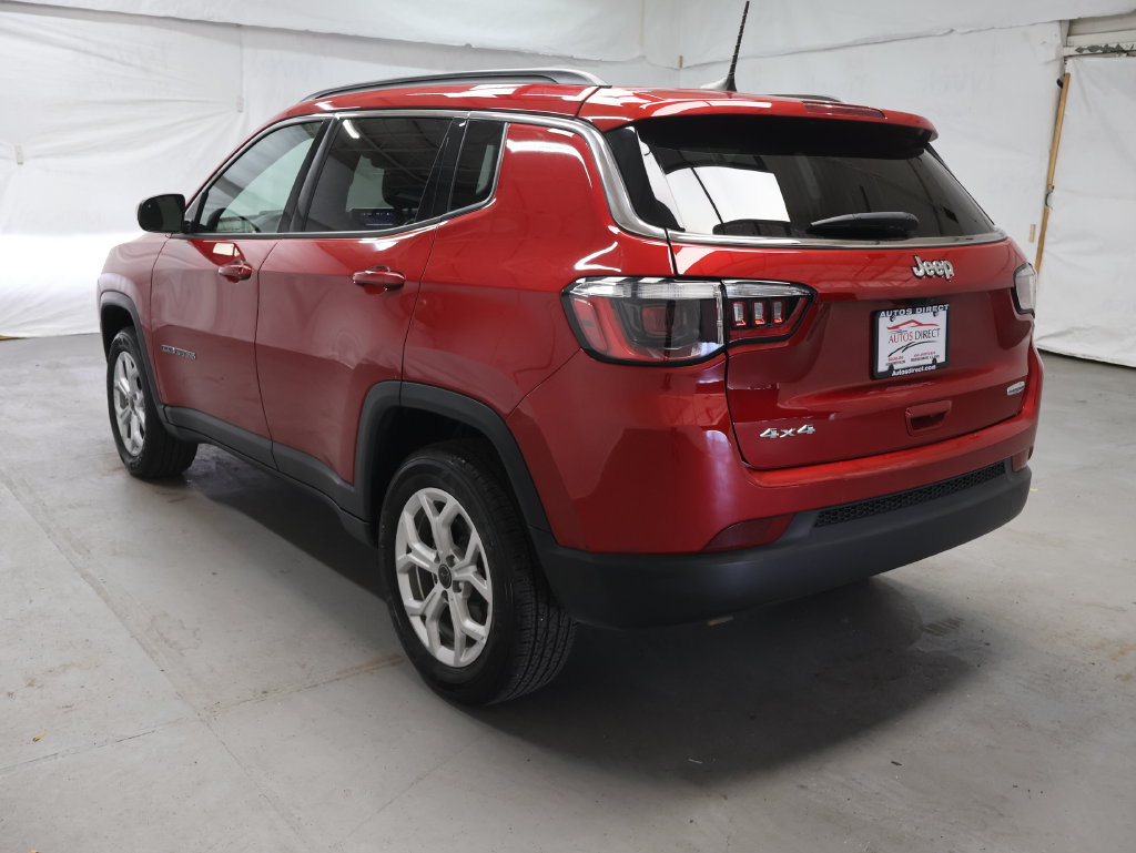 Used 2025 Jeep Compass Latitude AWD/4WD image 5