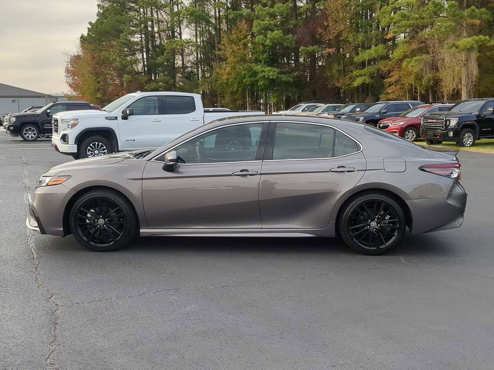 Used 2022 Toyota Camry XSE w/ Navigation Package image 5