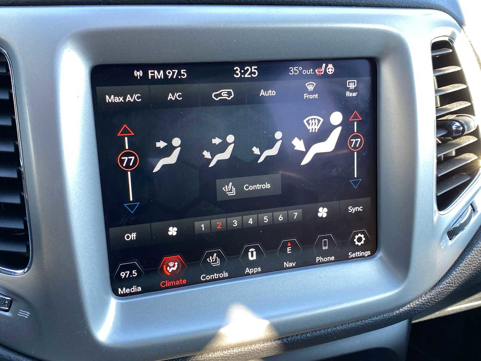 Used 2021 Jeep Compass Latitude AWD/4WD image 23