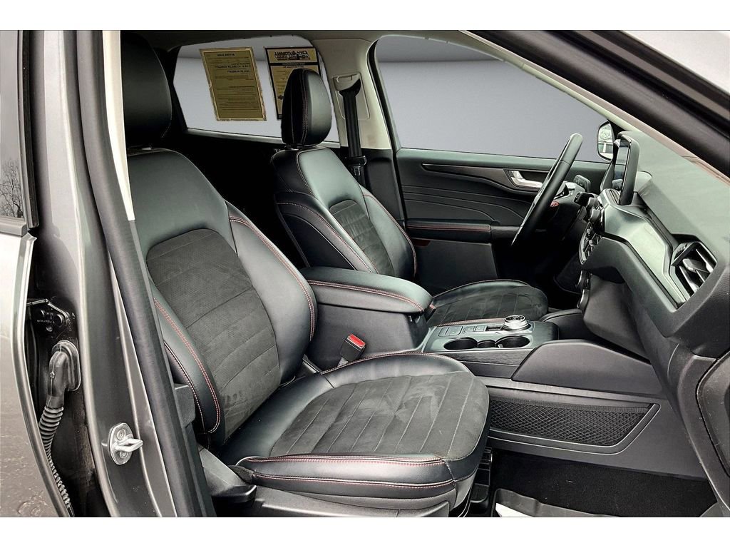 Used 2022 Ford Escape SEL w/ SEL Stealth AWD Package image 9