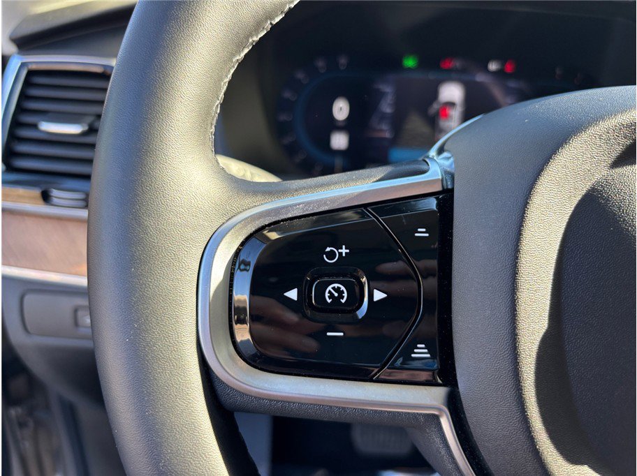 Used 2023 Volvo XC90 B5 Plus Bright image 27