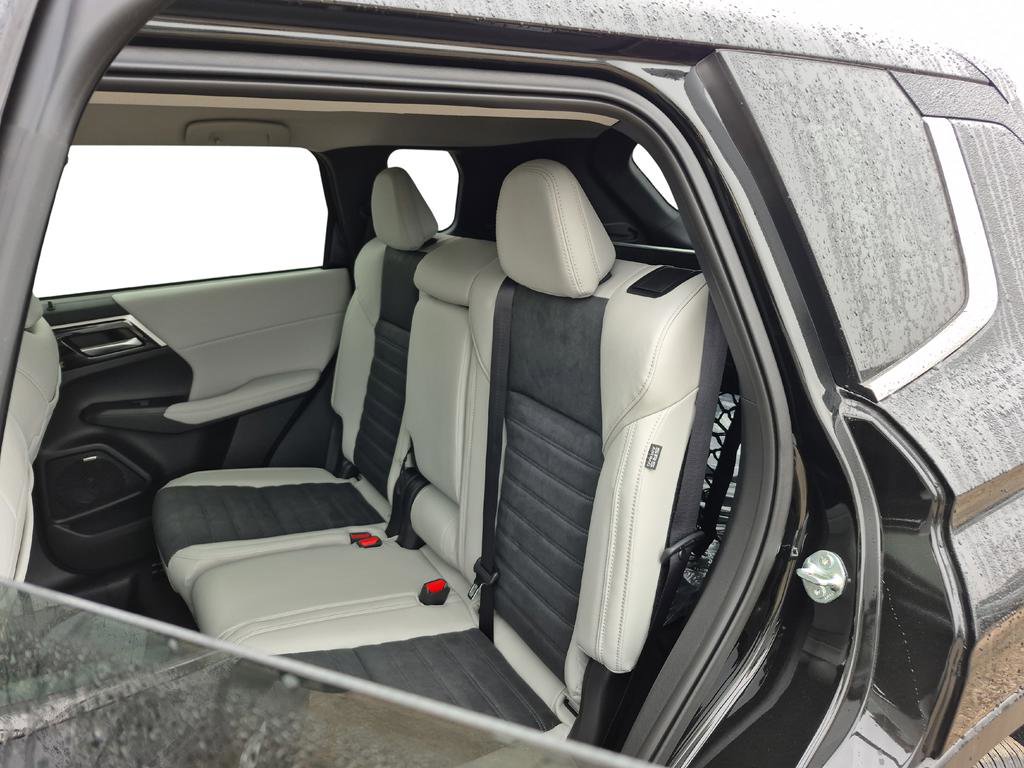 New 2026 Mitsubishi Outlander SE FWD image 27