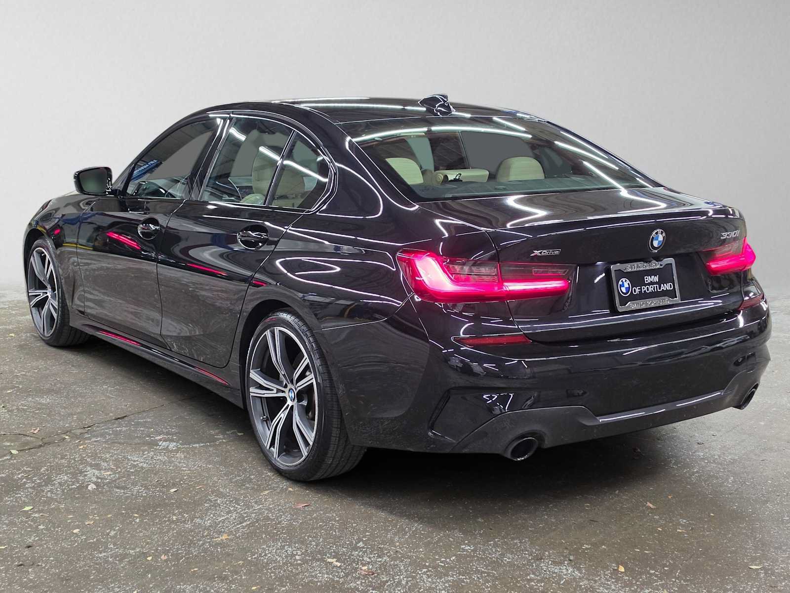 Used 2021 BMW 330i xDrive Sedan w/ M Sport Package AWD/4WD image 5