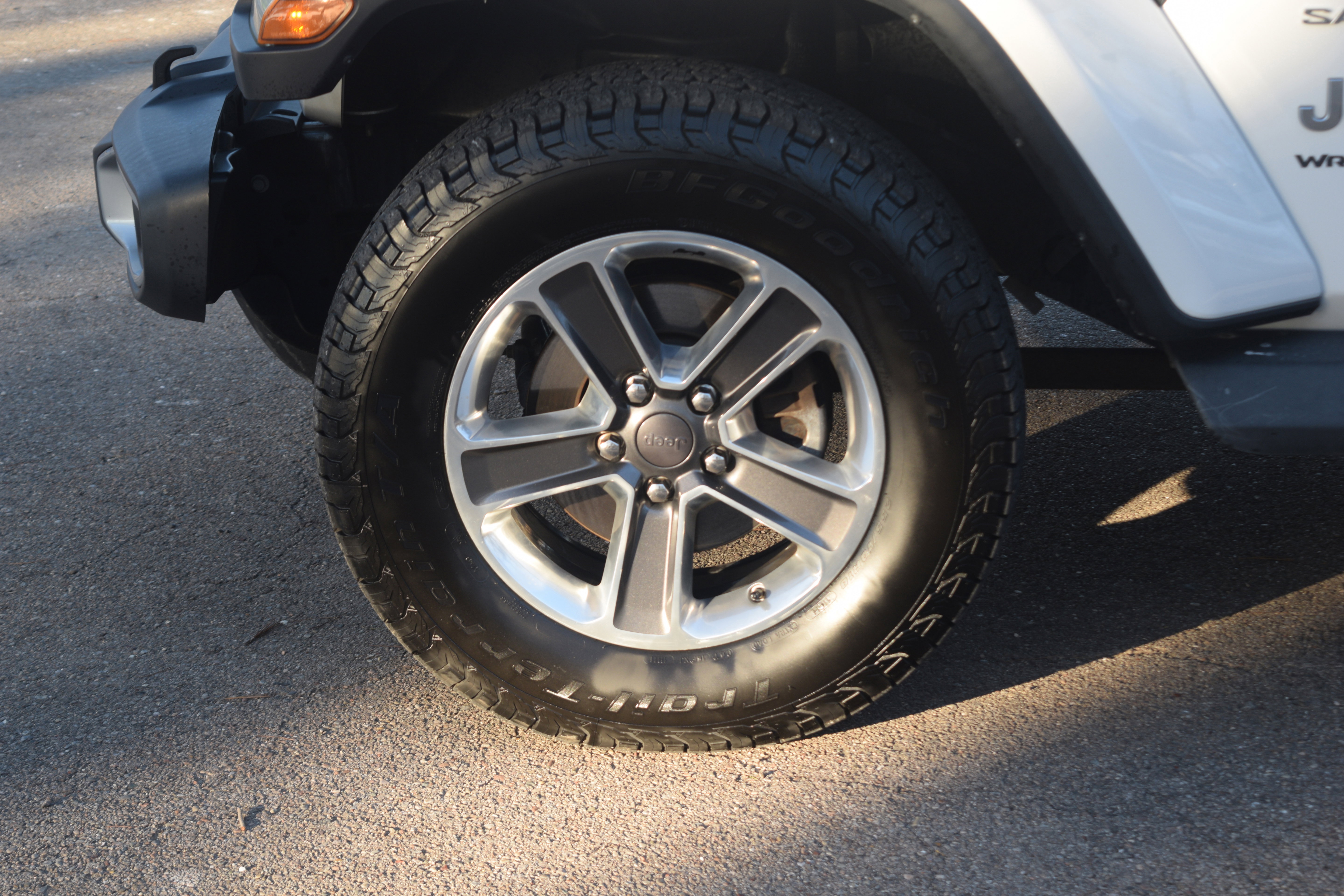 Used 2018 Jeep Wrangler Unlimited Sahara image 27