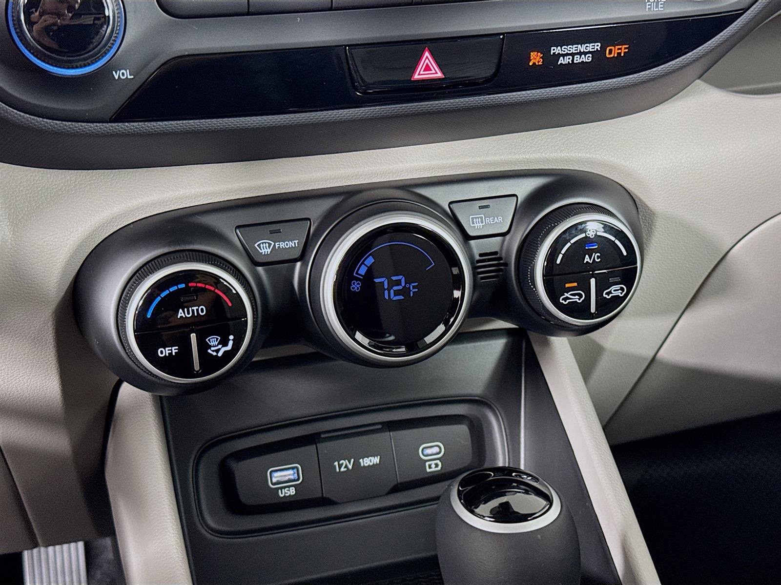 New 2025 Hyundai Venue SEL image 17