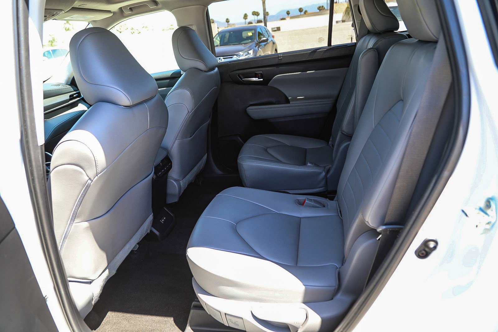 Used 2023 Toyota Highlander XLE FWD image 18