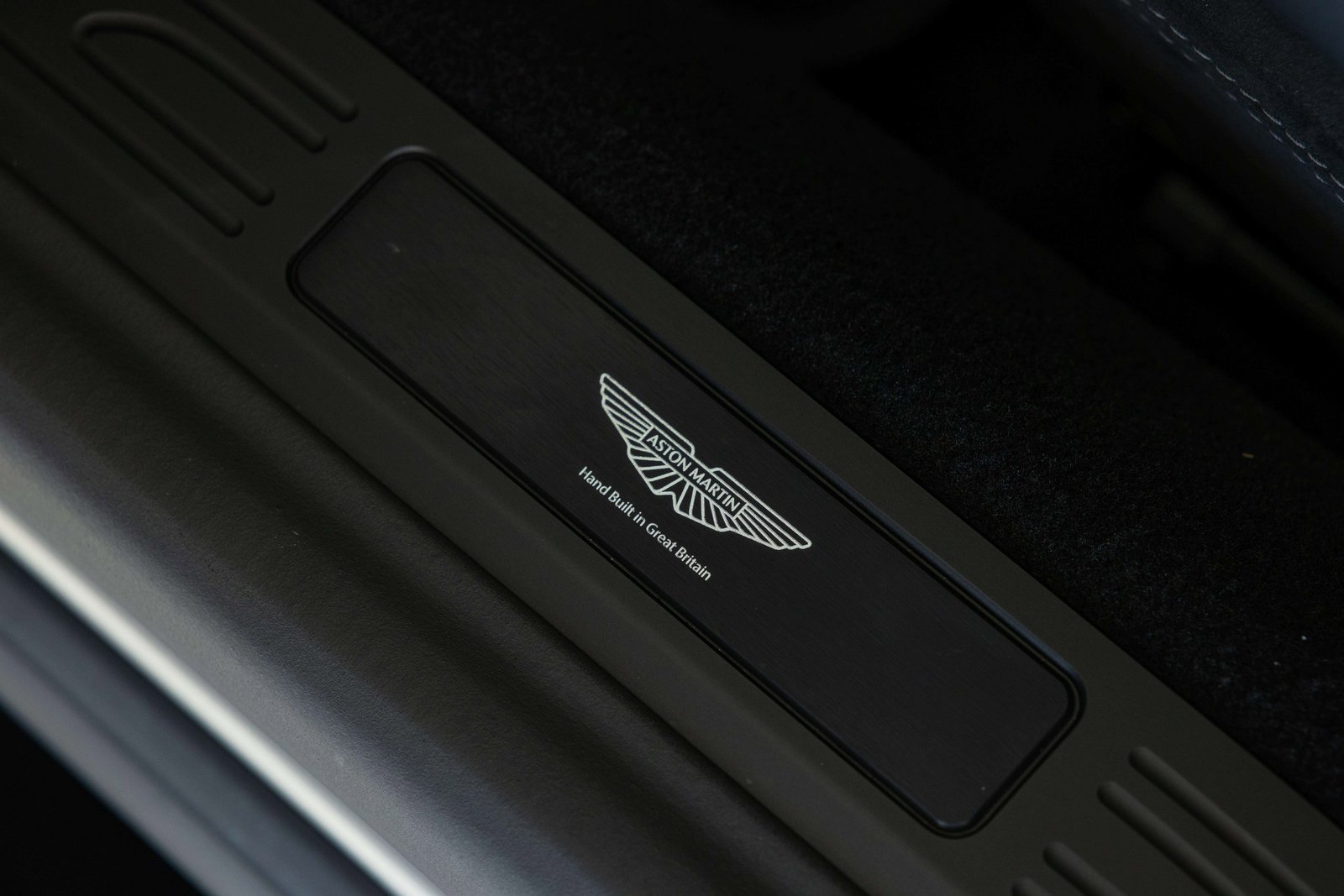Used 2025 Aston Martin V8 Vantage Coupe image 35