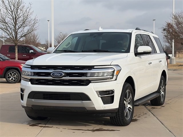Used 2024 Ford Expedition Limited image 3