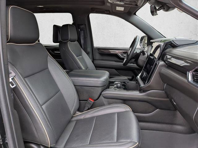 Used 2025 GMC Yukon Elevation w/ Elevation Premium Package RWD image 15