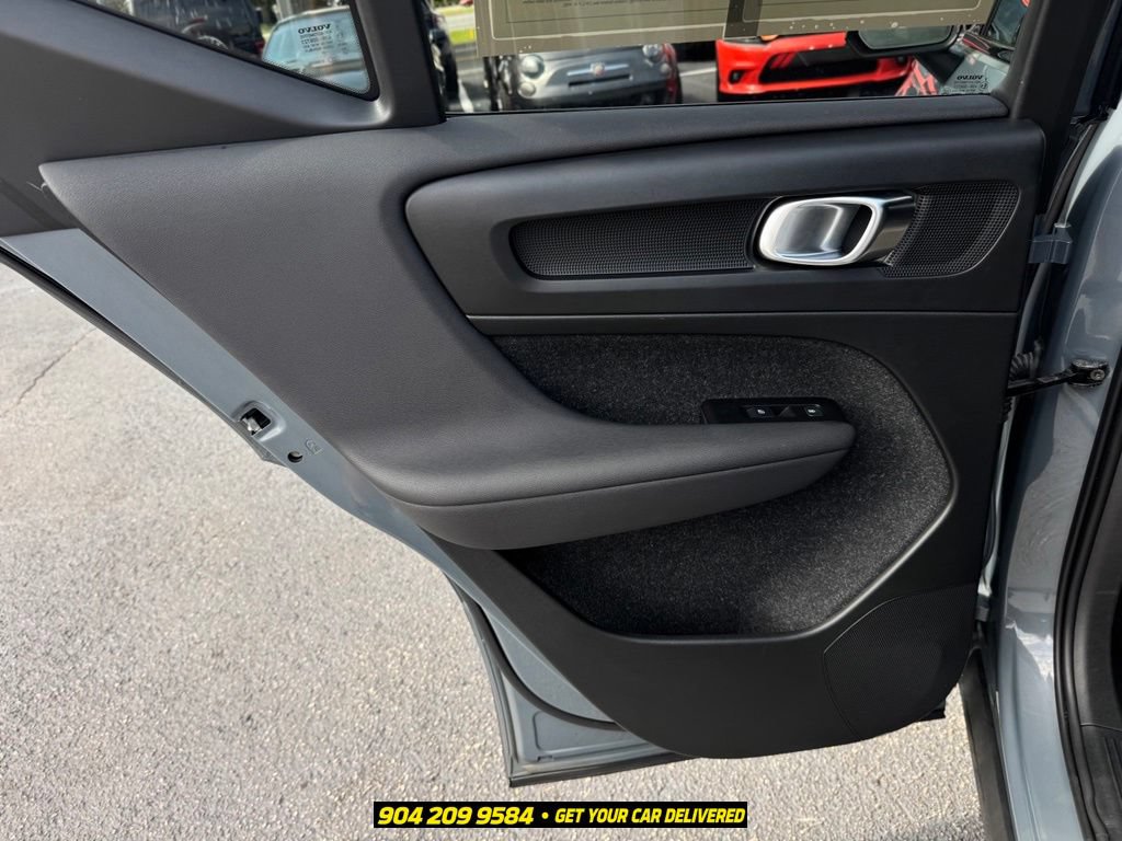 Used 2022 Volvo XC40 T5 R-Design w/ Climate Package AWD/4WD image 27