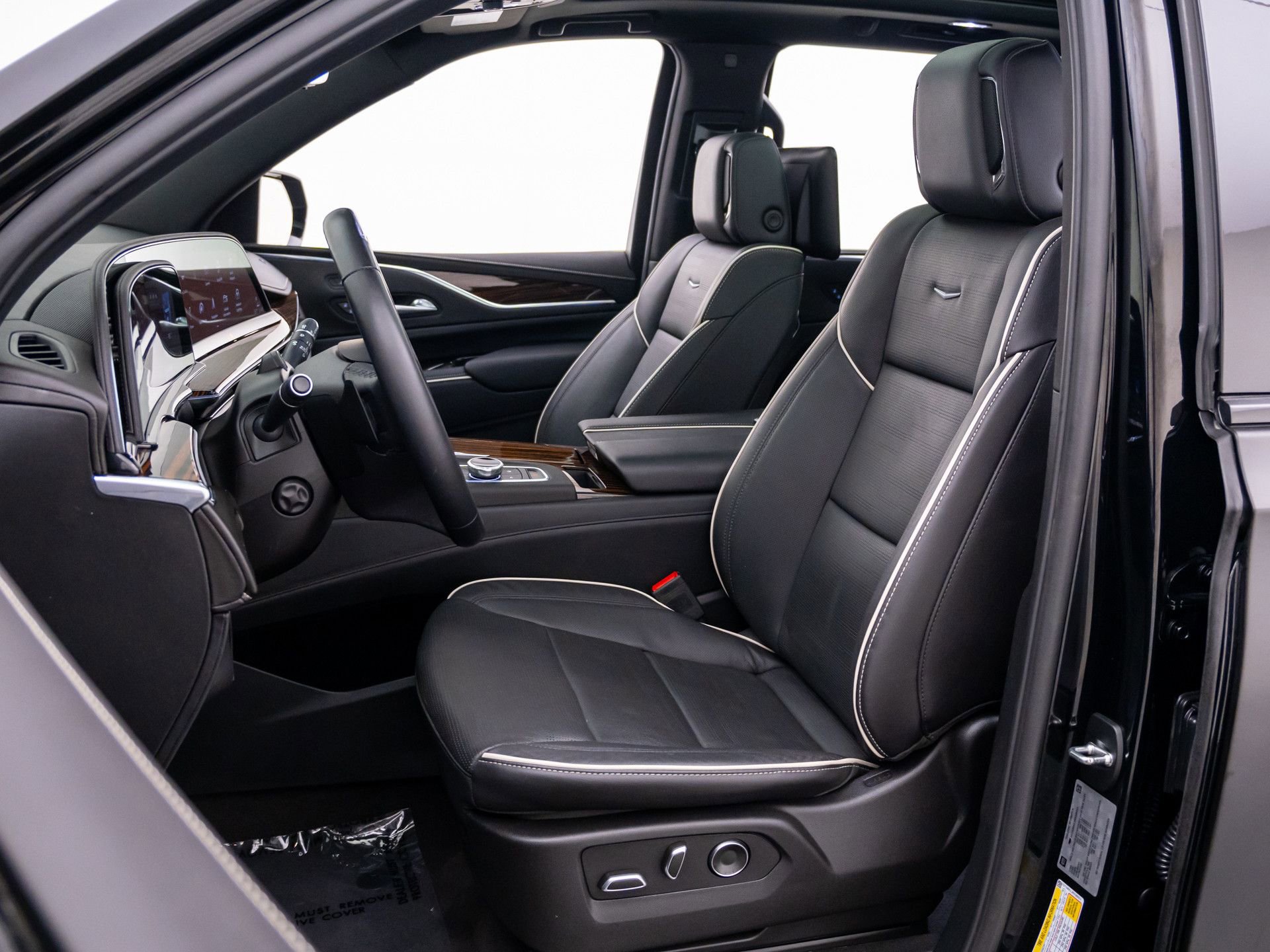 Certified 2024 Cadillac Escalade Premium Luxury AWD/4WD image 18