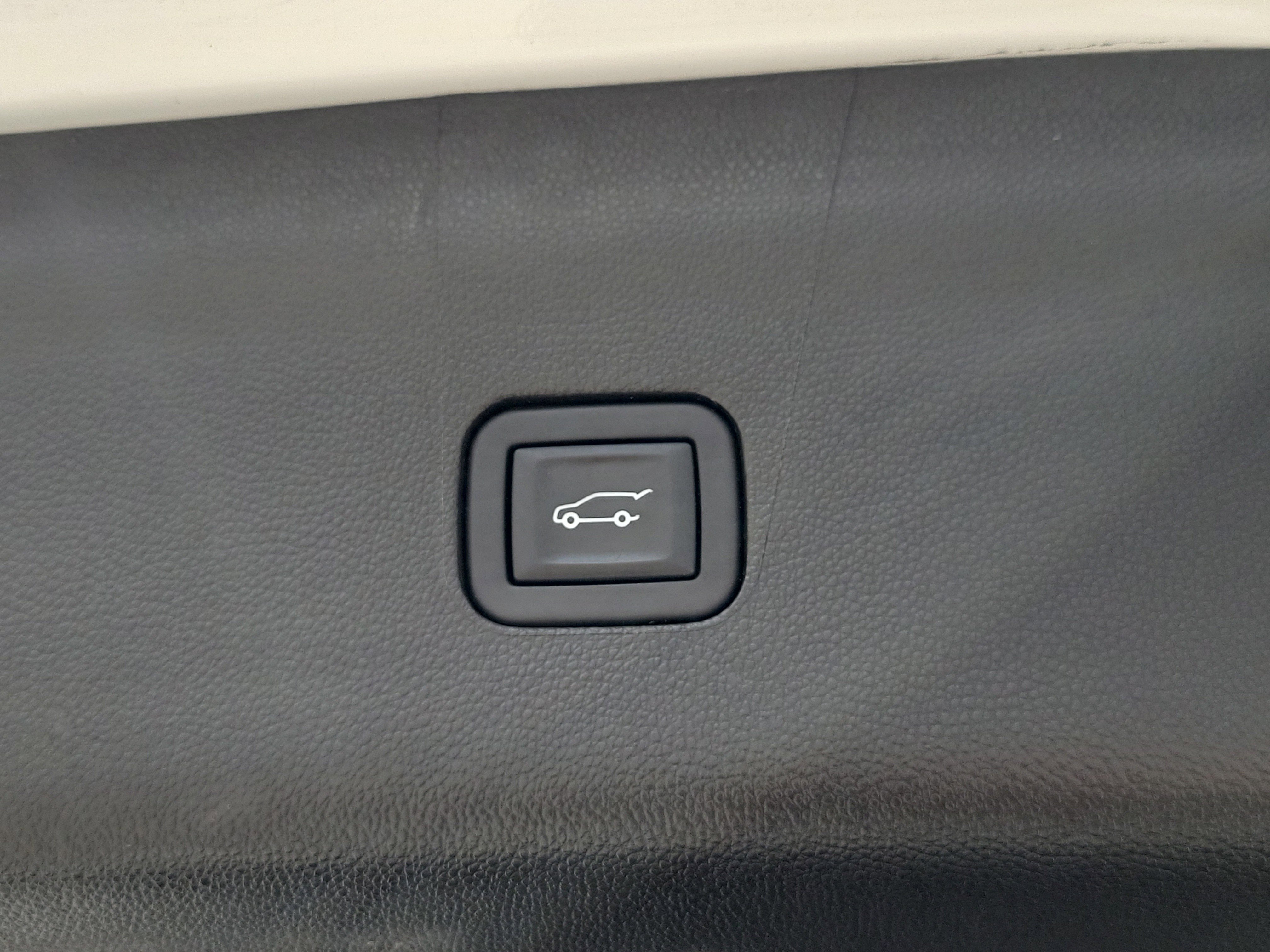 Used 2023 Buick Enclave Essence image 17