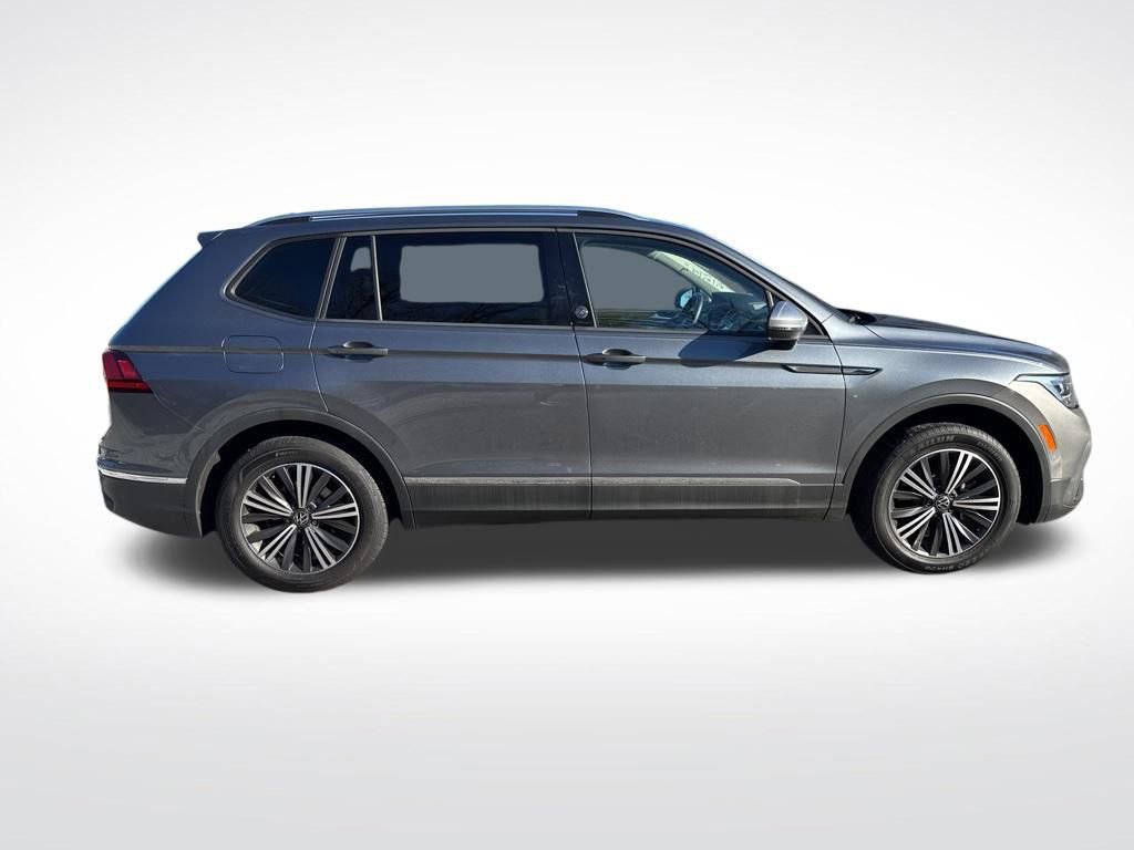 Used 2024 Volkswagen Tiguan SE image 17