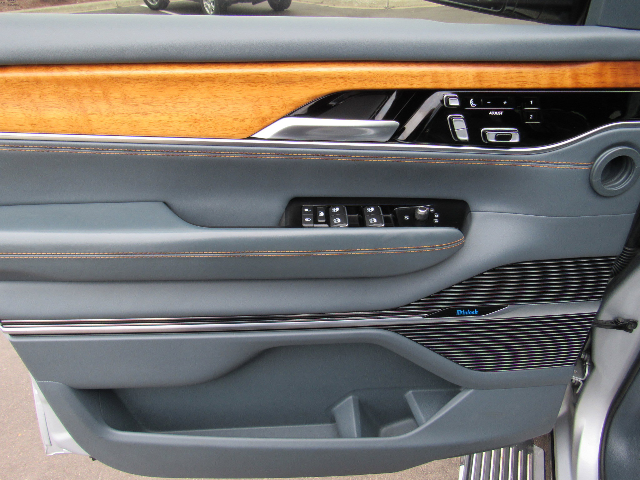 Used 2022 Jeep Grand Wagoneer Series II image 12