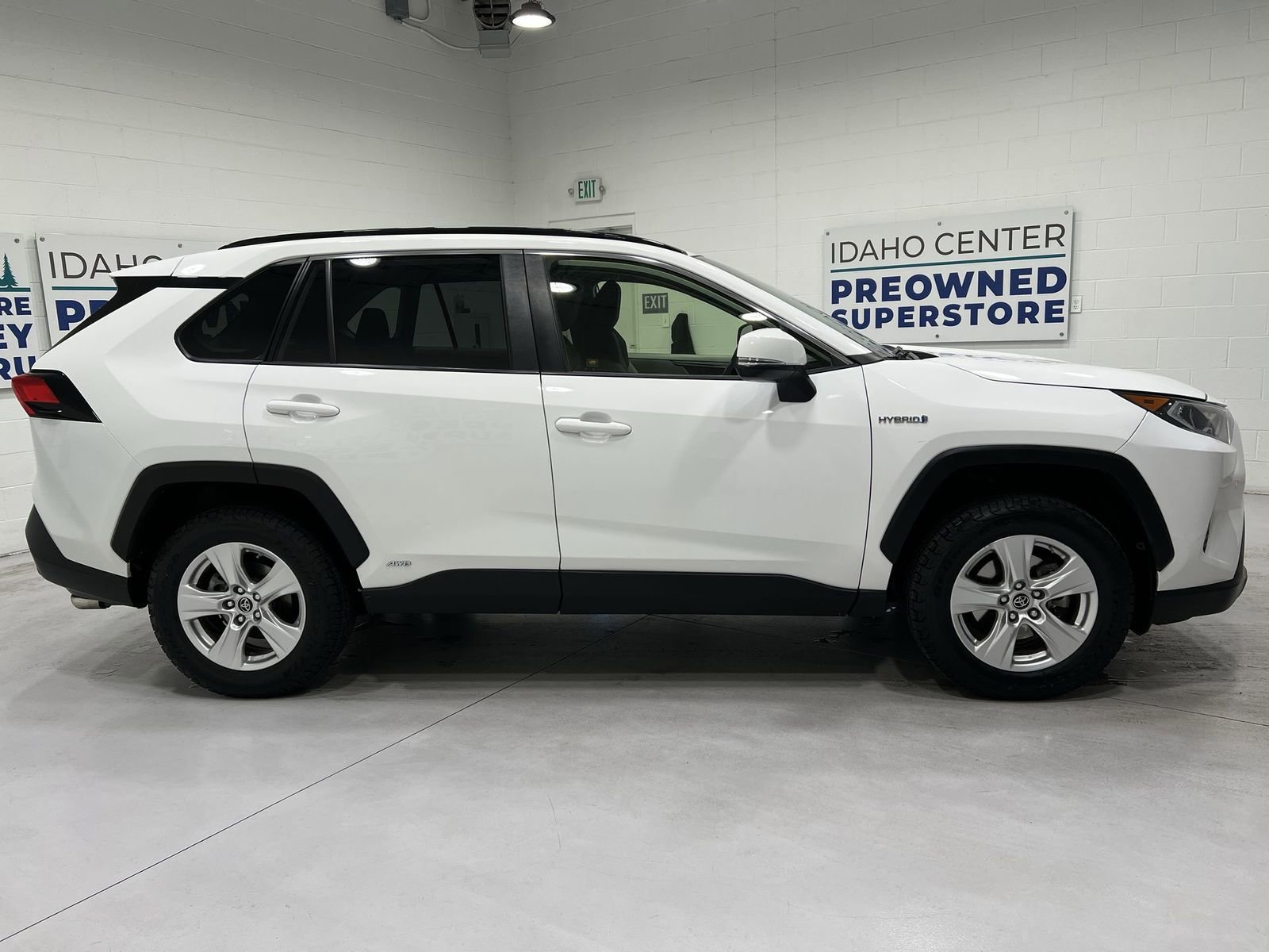 Used 2019 Toyota RAV4 XLE w/ Convenience Package image 9