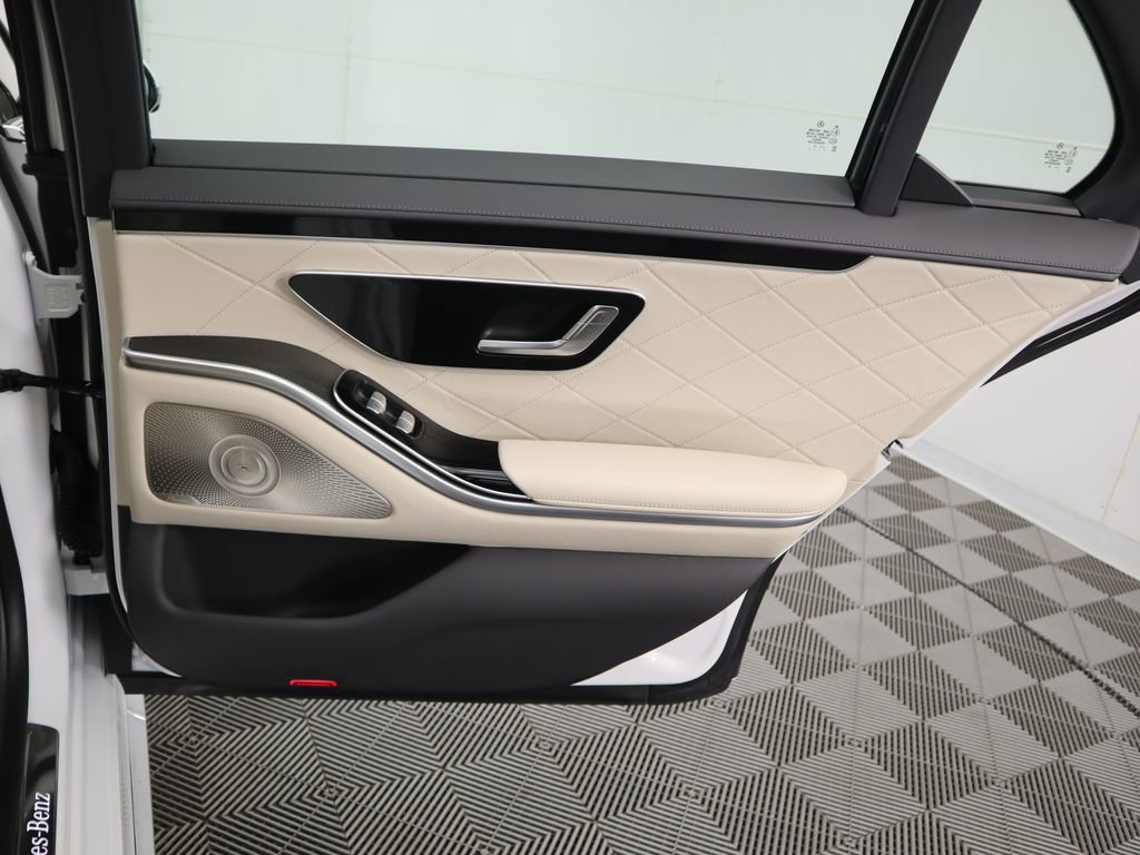 New 2026 Mercedes-Benz S 580e 4MATIC Sedan image 29