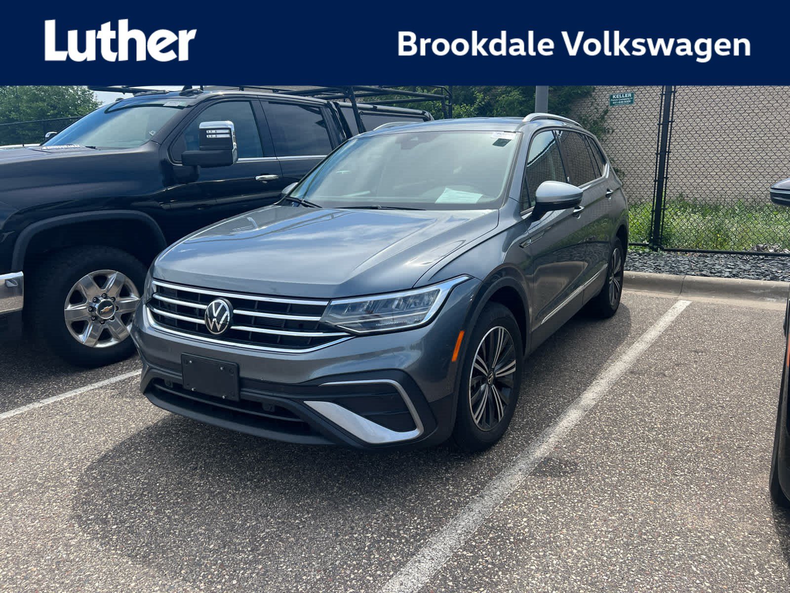 Used 2025 Volkswagen Taos SE w/ Panoramic Sunroof Package