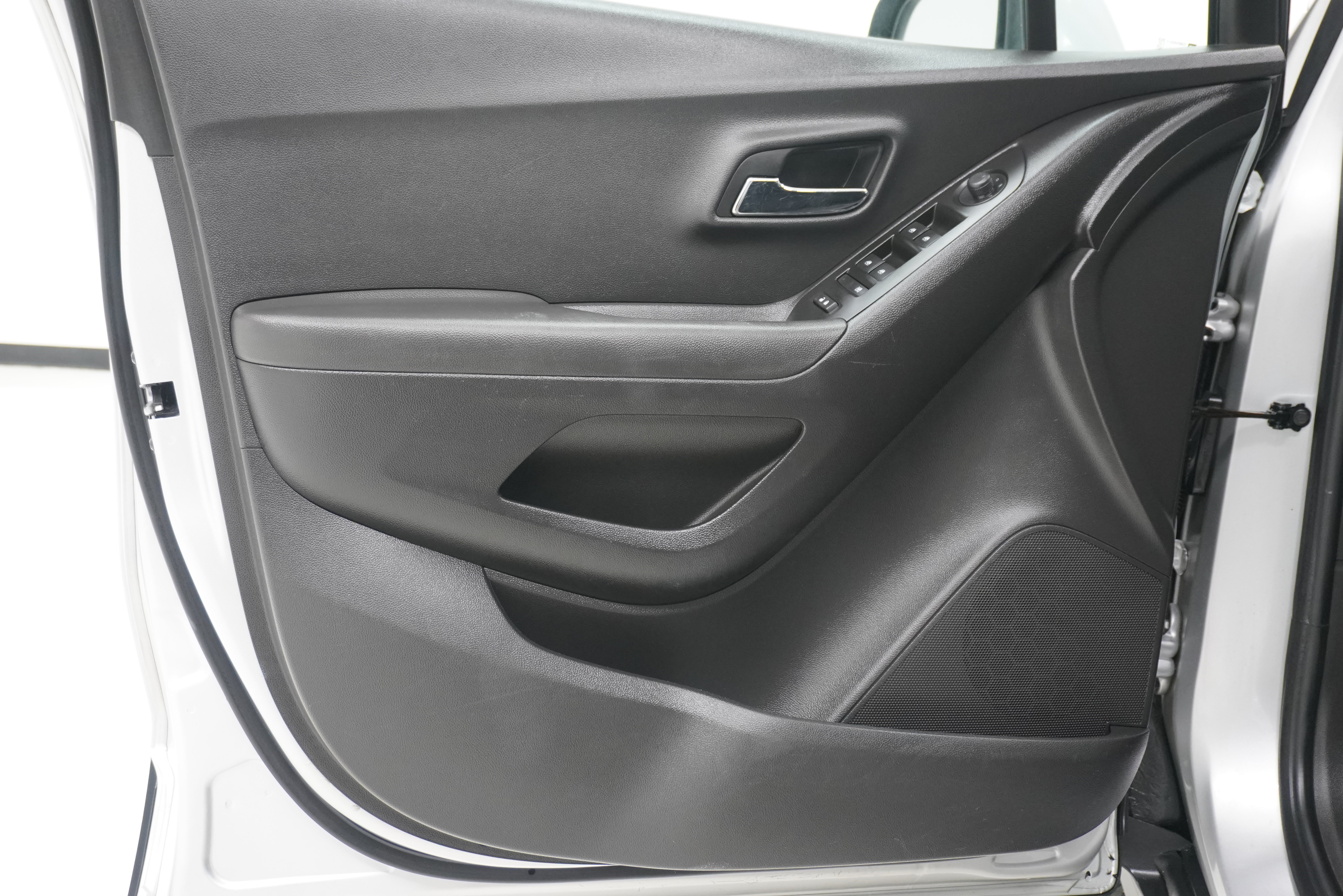 Used 2019 Chevrolet Trax LT w/ LT Convenience Package FWD image 14
