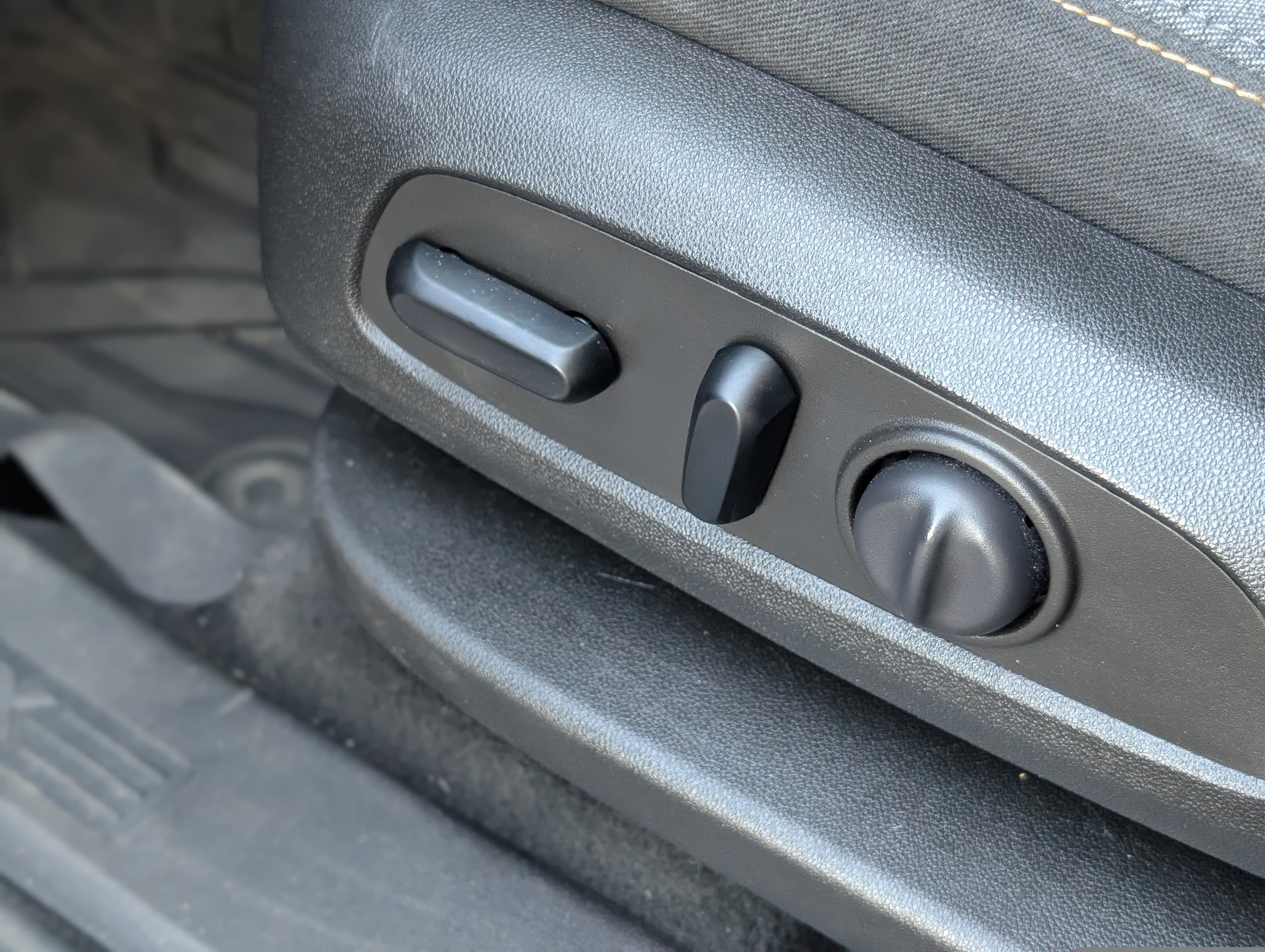 Used 2022 Chevrolet Equinox LT w/ LPO, Floor Liner Package image 28