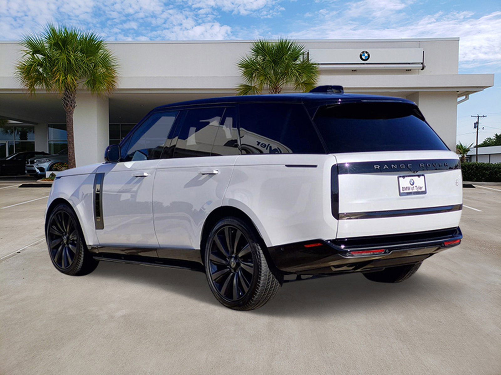 Used 2023 Land Rover Range Rover SV image 6