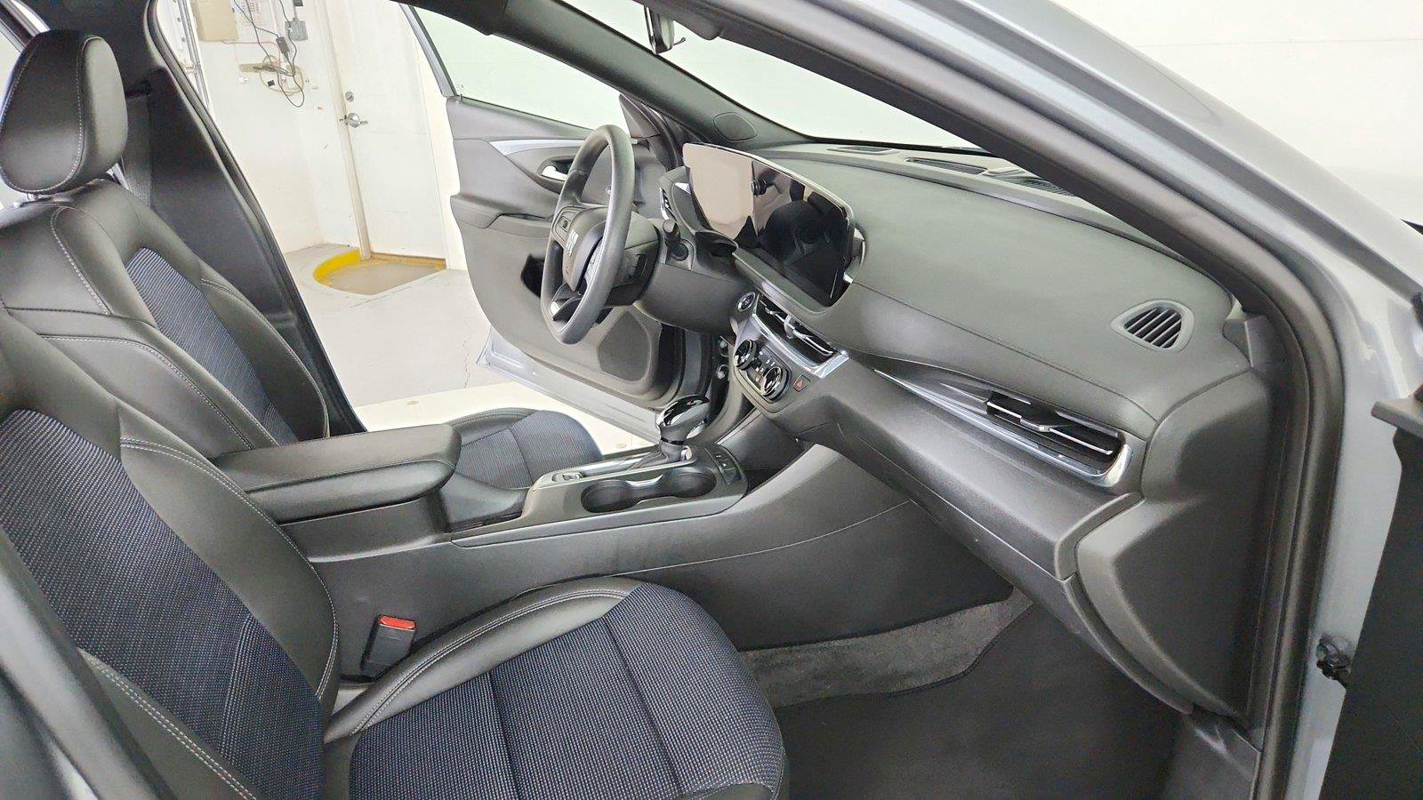 Used 2026 Buick Envista Preferred FWD image 25