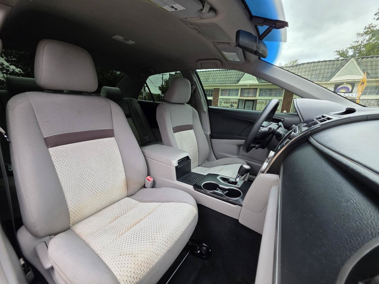 Used 2012 Toyota Camry LE FWD image 34