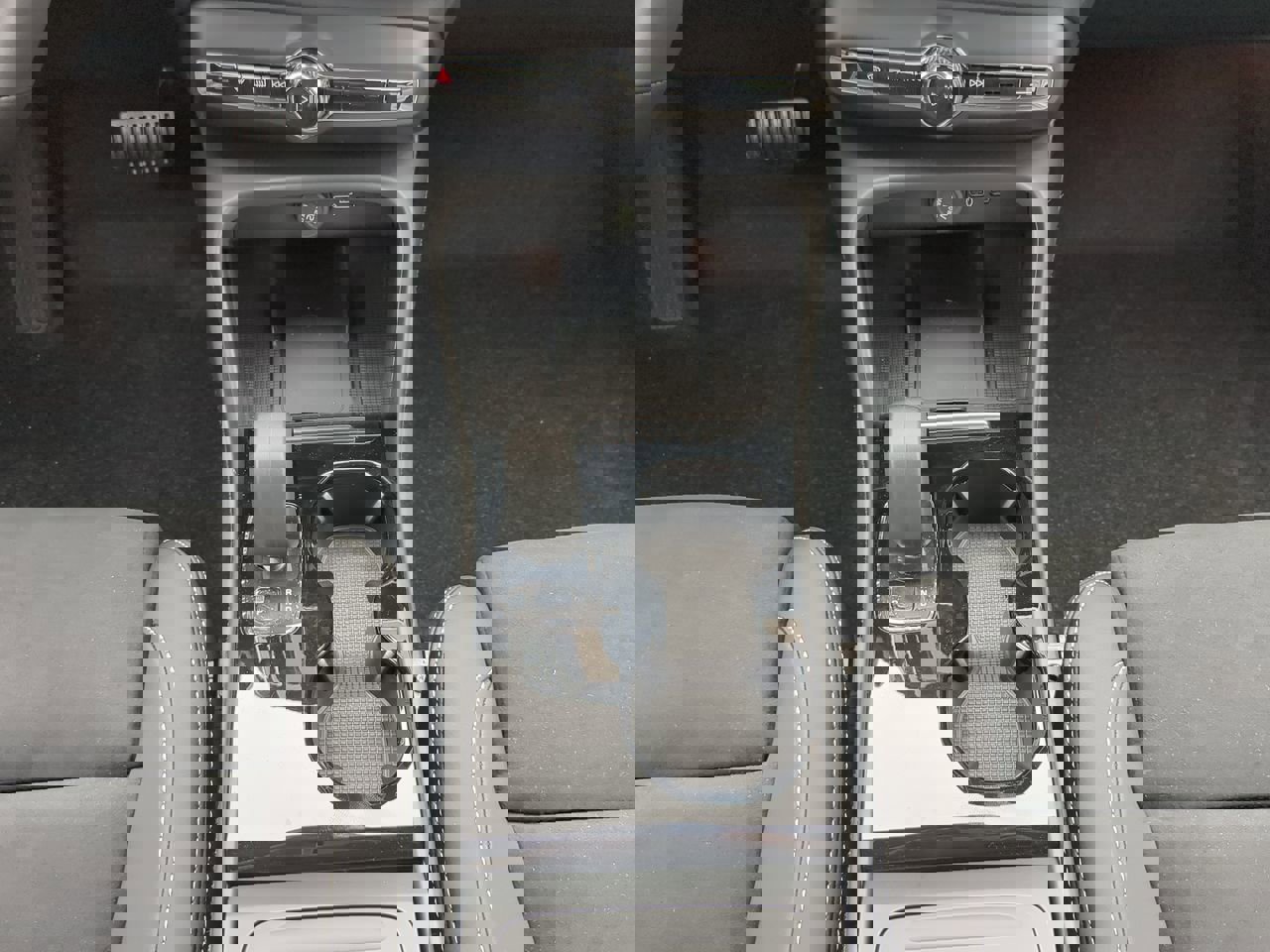 New 2024 Volvo XC40 Recharge Ultimate w/ Protection Package Premier image 18