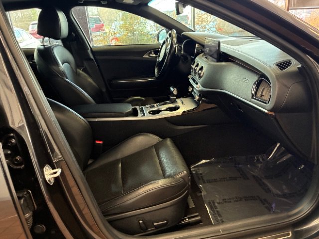 Used 2022 Kia Stinger GT1 image 27