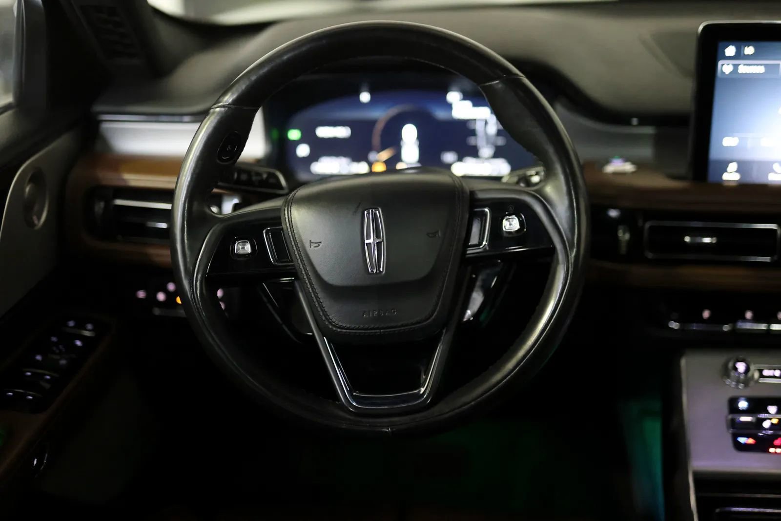 Used 2020 Lincoln Aviator Reserve w/ Equipment Group 201A image 37