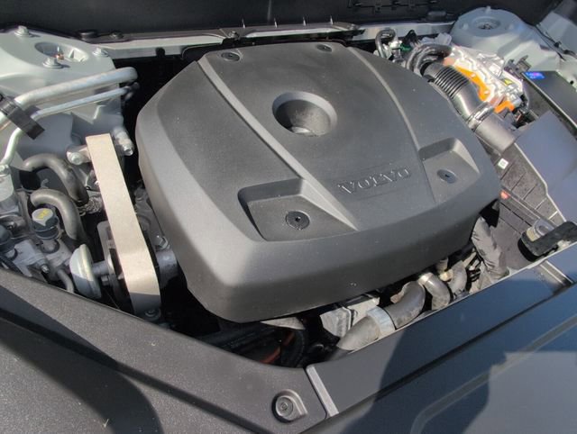 Certified 2025 Volvo XC90 T8 Core w/ Protection Package image 16