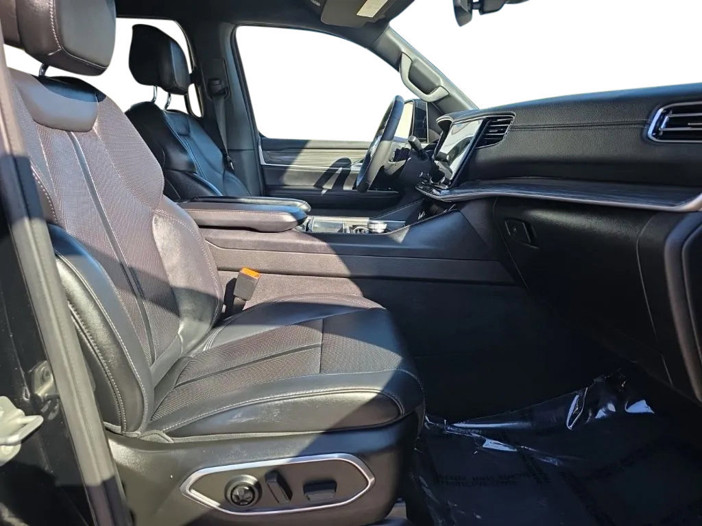 Used 2024 Jeep Wagoneer Series II w/ Flexible Seating Group AWD/4WD image 21
