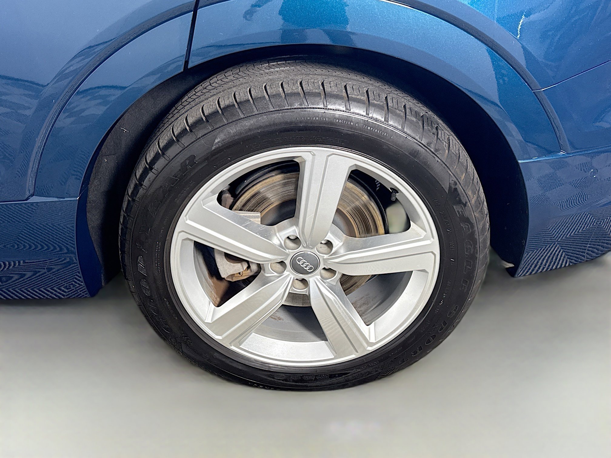 Used 2019 Audi e-tron Prestige w/ Prestige Package image 37