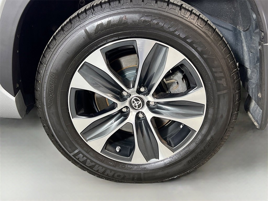 Used 2021 Toyota Highlander XLE image 29