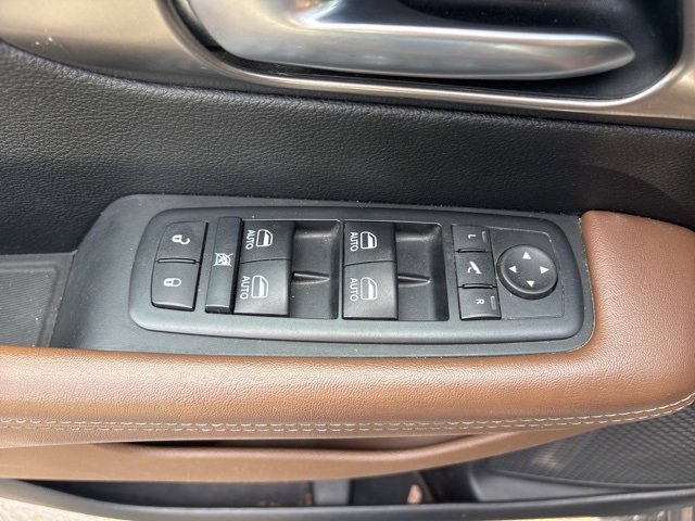 Used 2017 Chrysler Pacifica Limited w/ UConnect Theater Package image 17