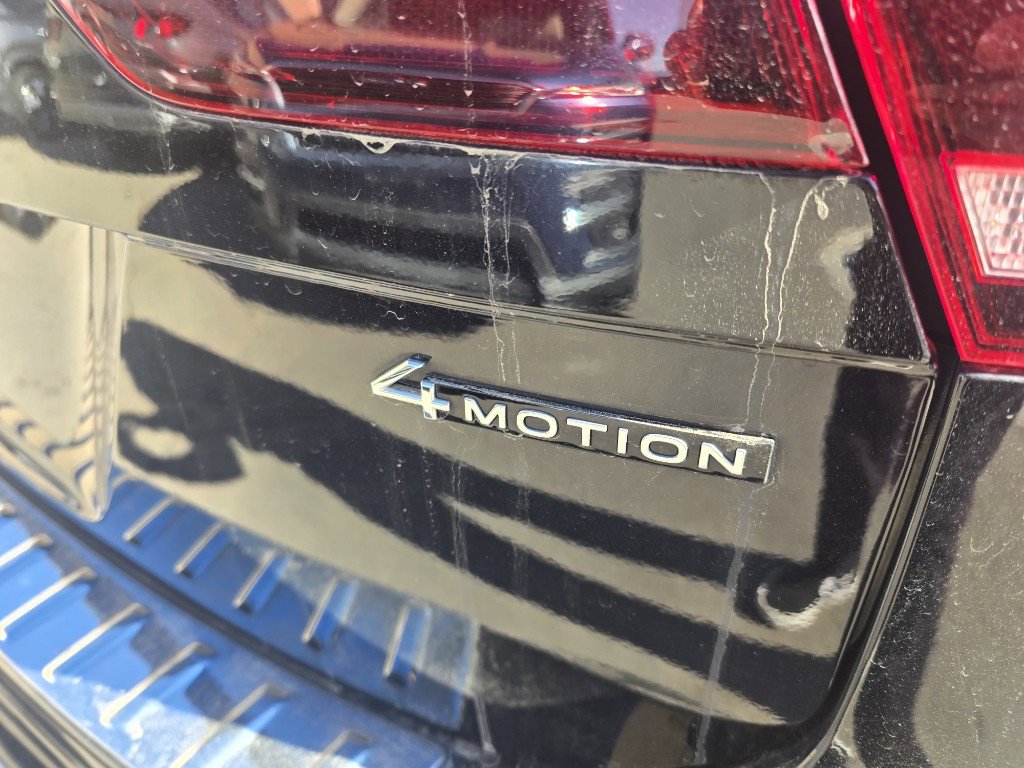 Used 2022 Volkswagen Tiguan SE w/ Panoramic Sunroof Package image 9