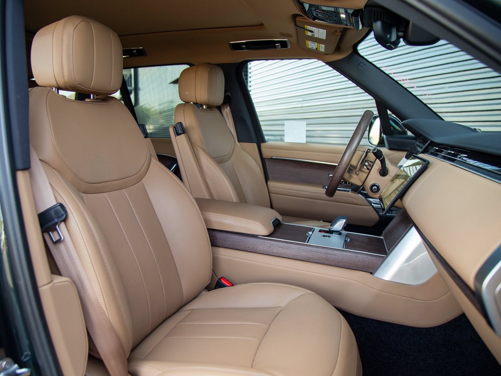 Used 2025 Land Rover Range Rover SE AWD/4WD image 26