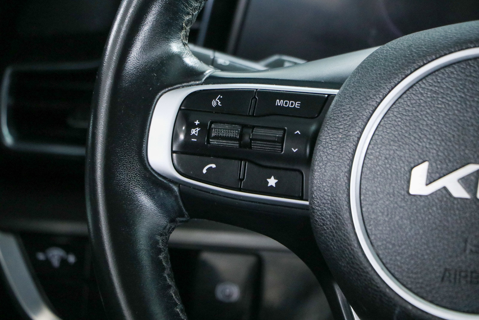 Used 2023 Kia Sportage EX FWD image 13