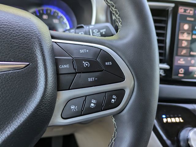 Used 2024 Chrysler Pacifica Touring-L FWD image 30